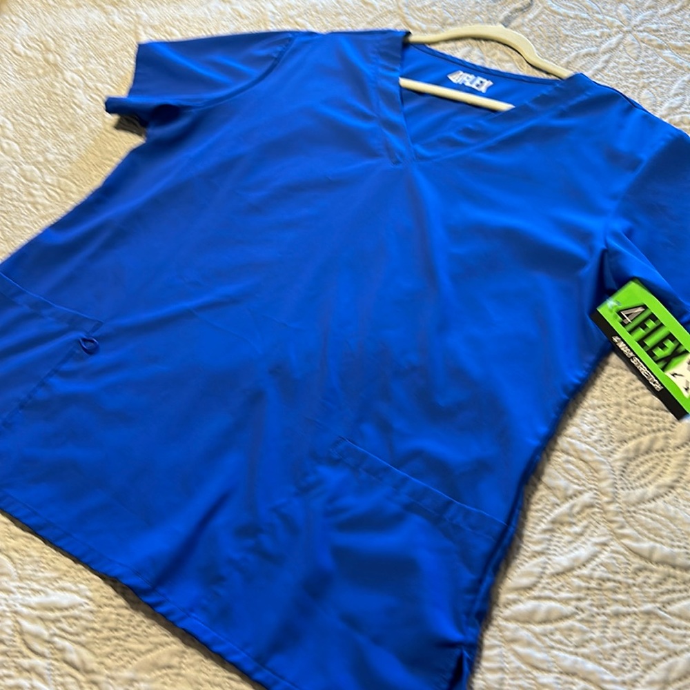 Ladies scrub top Sz 2X by 4 Flex NWT